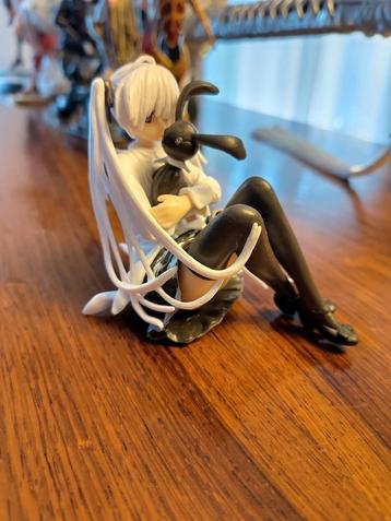 Anime figure beeldje zittend met knuffel  beschikbaar voor biedingen