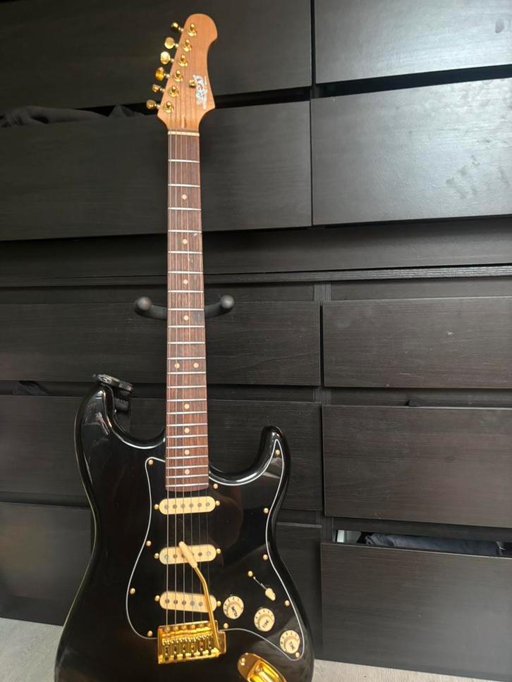 Jet gitaar met spark versterker, Muziek en Instrumenten, Snaarinstrumenten | Gitaren | Elektrisch, Zo goed als nieuw, Solid body