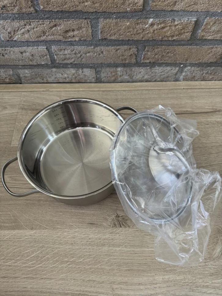 Ernesto RVS kookpan 20 cm glazen deksel inductie - NIEUW, Huis en Inrichting, Keuken | Potten en Pannen, Nieuw, Kookpan of Snelkookpan