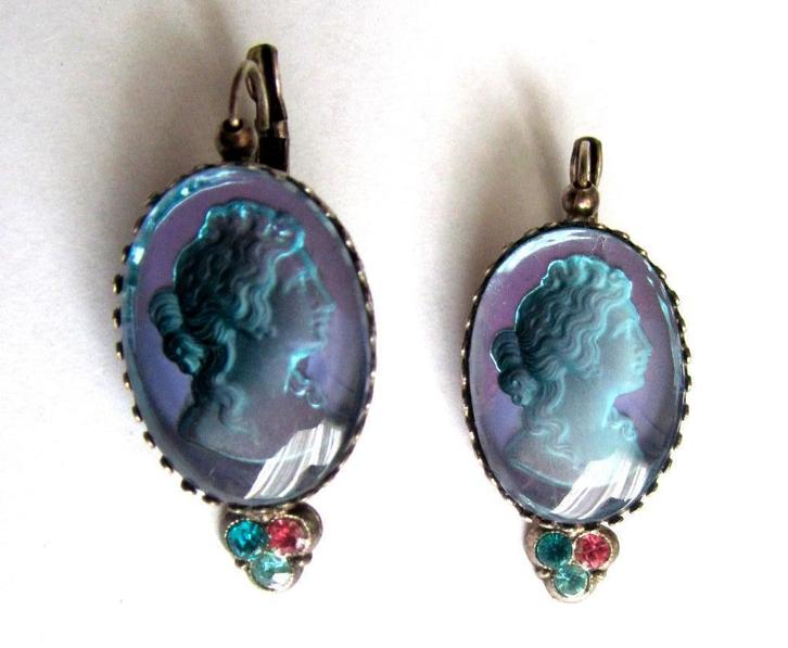 GAS BIJOUX Glas Camee Oorbellen, Sieraden, Tassen en Uiterlijk, Antieke sieraden, Oorbellen, Overige materialen, Ophalen