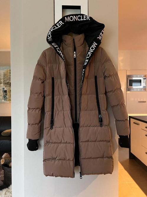 Moncler winterjas, Kleding | Dames, Jassen | Winter, Zo goed als nieuw, Maat 36 (S), Beige, Ophalen of Verzenden