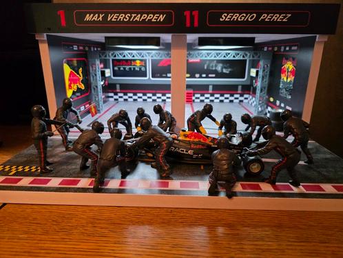 Max Verstappen pit box en crew diorama., Verzamelen, Automerken, Motoren en Formule 1, Nieuw, Formule 1, Ophalen