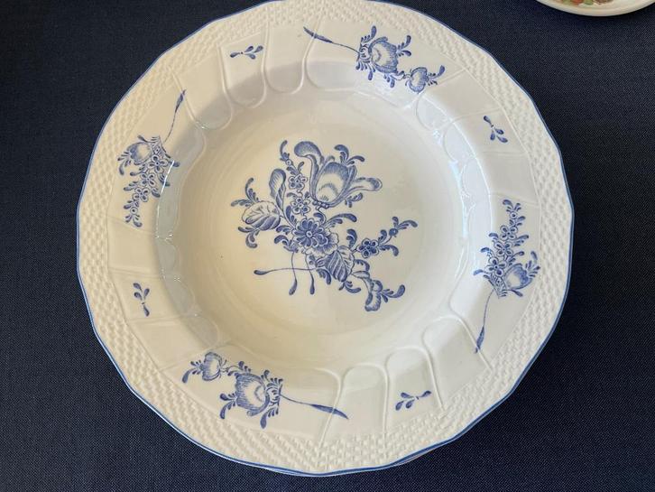 2 diepe borden BOCH MARIEMONT 22.5 MRL, Huis en Inrichting, Keuken | Servies, Zo goed als nieuw, Bord(en), Overige stijlen, Aardewerk