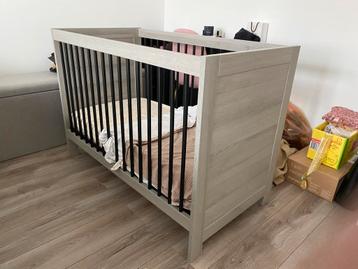 Ledikant 125x87x65 incl matras beschikbaar voor biedingen