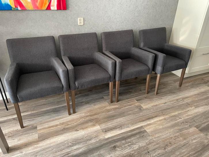 4 Donkergrijze Eetkamerstoelen, Huis en Inrichting, Stoelen, Zo goed als nieuw, Vier, Stof, Grijs, Ophalen