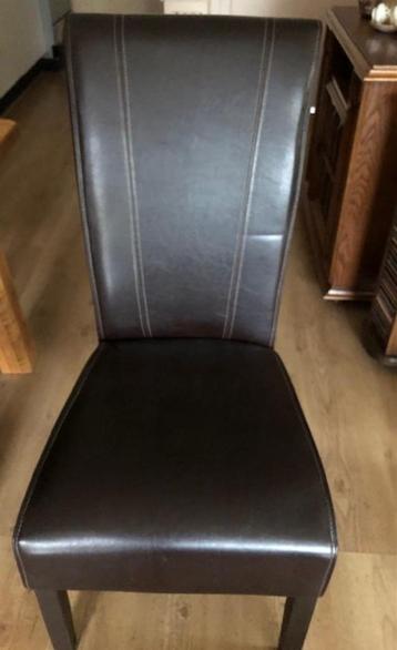Eetkamerstoelen beschikbaar voor biedingen
