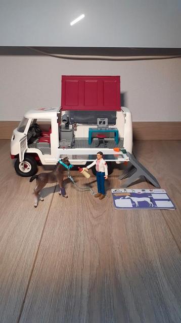 Schleich Dierenarts Bus met Accessoires + Veulen beschikbaar voor biedingen