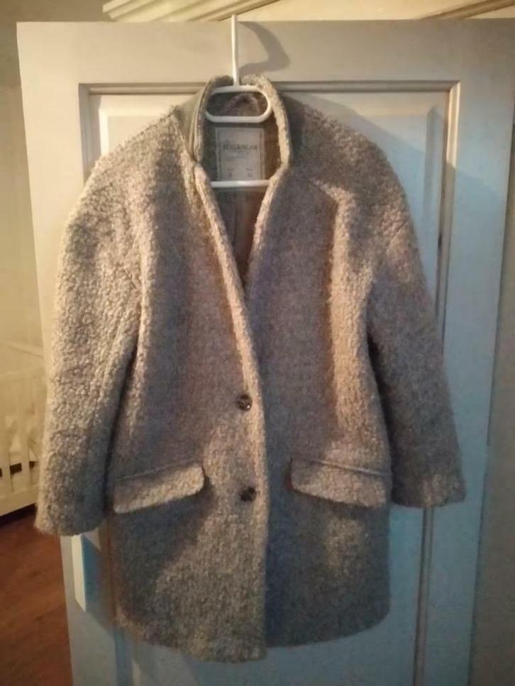 Pull & Bear wollige jas S oversized taupe bouclé, Kleding | Dames, Jassen | Winter, Zo goed als nieuw, Maat 38/40 (M), Grijs, Ophalen of Verzenden