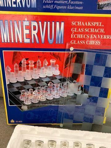 Schaakset glas als nieuw! beschikbaar voor biedingen