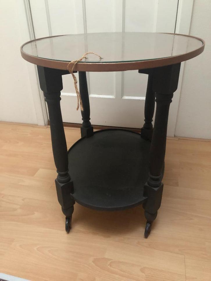 Antiek salontafeltje met glas op wieltjes geen schade, Antiek en Kunst, Antiek | Meubels | Tafels, Ophalen