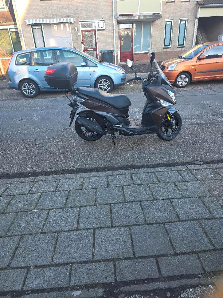 Te koop Sym jet14, Fietsen en Brommers, Scooters | SYM, Zo goed als nieuw, Overige modellen, Maximaal 45 km/u, Benzine, Ophalen