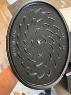 Nieuwe Staub 32 cm ovenschaal met visdeksel La Mer, Gietijzer, Nieuw, Ophalen of Verzenden, Staub