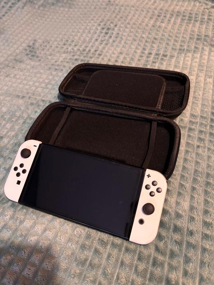 Nintendo Switch OLED - Zo Goed Als Nieuw!, Spelcomputers en Games, Games | Nintendo Switch, Zo goed als nieuw, Avontuur en Actie