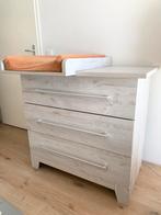 Commode met een bladverhoger en aankleedkussen, Kinderen en Baby's, Kinderkamer | Commodes en Kasten, Ophalen, Zo goed als nieuw