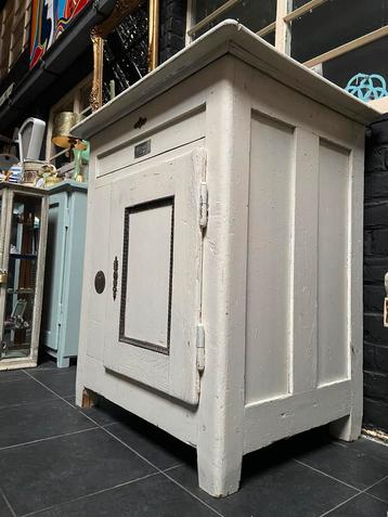 Shabby chic ijskast, brocante kastje, kluis antiek kast wit. beschikbaar voor biedingen