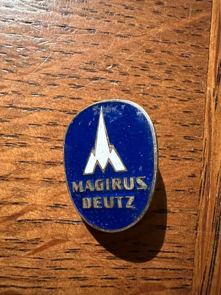 Magirus Deutz Emaille Pin Badge, Verzamelen, Winkelwagenmuntjes, Ophalen of Verzenden