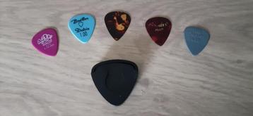 Plectrums diverse merken + houder beschikbaar voor biedingen