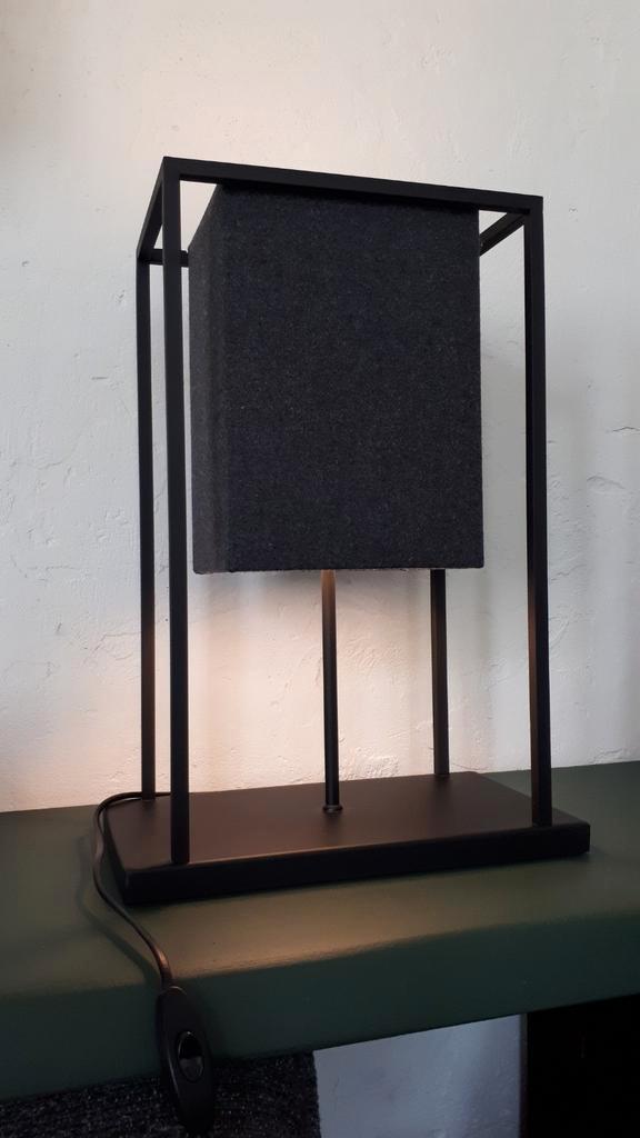 Tafellamp lamm zwart amtraciet met kap, Huis en Inrichting, Lampen | Tafellampen, Nieuw, Minder dan 50 cm, Metaal, Stof, Ophalen of Verzenden