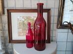 een grote rode glazen vaas en een klein roze vintage flesje, Ophalen, Minder dan 50 cm, Rood, Glas