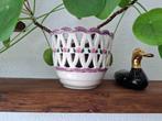 Vintage opengewerkte bloempot wit roze lila, Gebruikt, Rond, Binnen, Ophalen of Verzenden