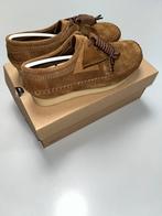 Clarks Weaver Cola Suede 40, Bruin, Nieuw, Clarks, Ophalen of Verzenden