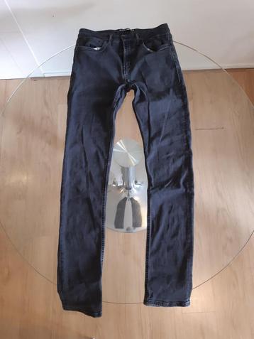 Jeans beschikbaar voor biedingen