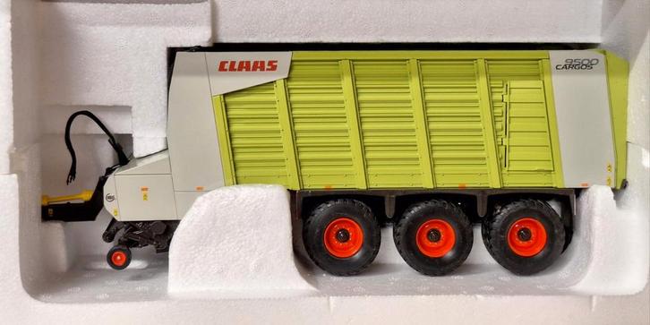 Claas Cargos 9500 Opraapwagen, Hobby en Vrije tijd, Modelauto's | 1:32, Zo goed als nieuw, Tractor of Landbouw, Schuco, Ophalen of Verzenden