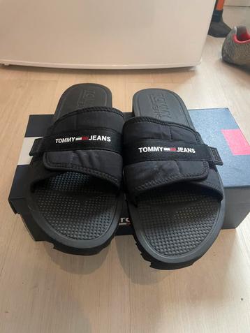 Tommy Hilfiger badslippers met gekartelde zool beschikbaar voor biedingen