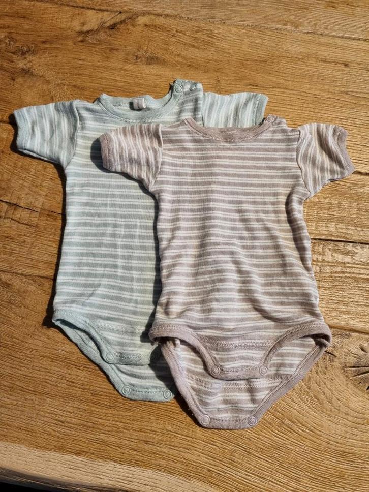 2x Wolzijden romper korte mouw van Dilling, Kinderen en Baby's, Babykleding | Maat 56, Gebruikt, Jongetje of Meisje, Nacht- of Onderkleding