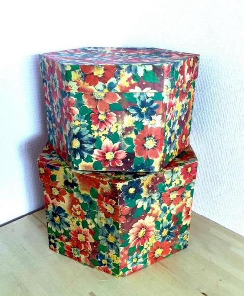 2x doos zeskantig passen in elkaar stevig karton, Antiek en Kunst, Curiosa en Brocante, Ophalen