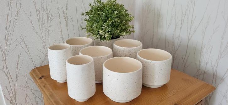 6 bloempotjes en 1 vaasje, Tuin en Terras, Bloempotten, Gebruikt, Aardewerk, Binnen, Balkon, Tuin, Minder dan 40 cm, Minder dan 25 cm