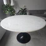 ronde marmeren tafel met zwarte metalen voet – Haco, Huis en Inrichting, Tafels | Eettafels, Ophalen, 50 tot 100 cm, 100 tot 150 cm