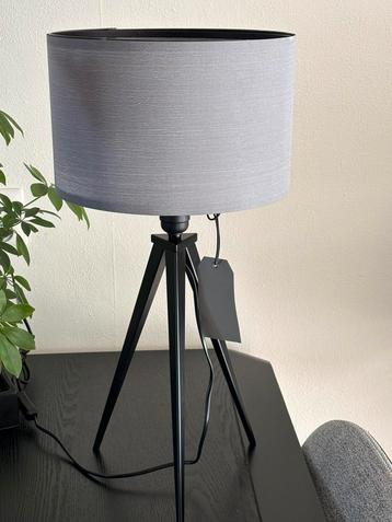 Zuiver Tripod Tafellamp zwart/grijs  - nieuw beschikbaar voor biedingen