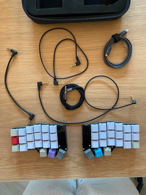 Corne / crkbd split keyboard + switches and caps, Computers en Software, Toetsenborden, Zo goed als nieuw, Ophalen