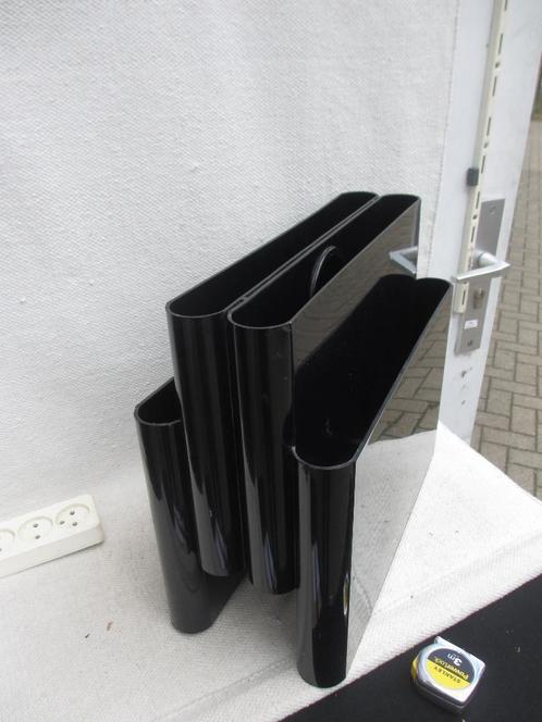 Vintage zwarte lectuurhouder Giotto Stoppino Kartell '70, Huis en Inrichting, Woonaccessoires | Krantenbakken en Lectuurbakken