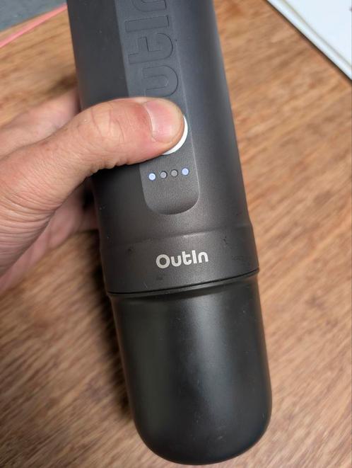 Draagbare espresso machine OutIn Nano Portable, Witgoed en Apparatuur, Koffiezetapparaten, Gebruikt, Gemalen koffie, Koffiepads en cups