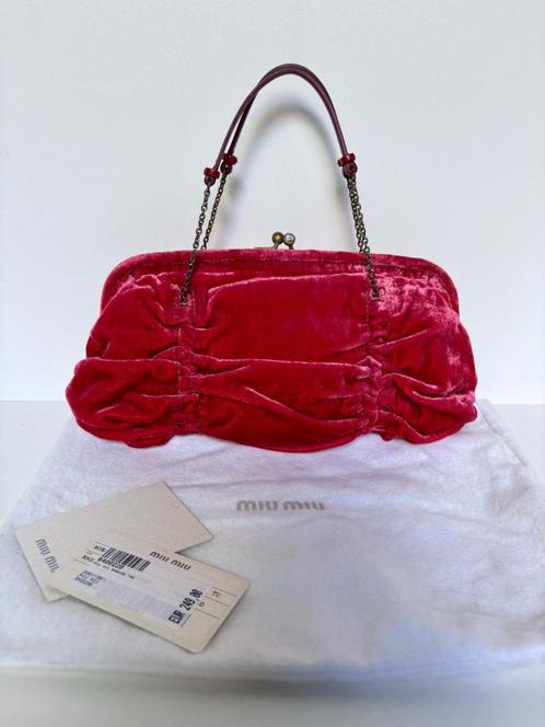 MIU MIU Rood velvet velours avond tas bag, Sieraden, Tassen en Uiterlijk, Tassen | Damestassen, Zo goed als nieuw, Schoudertasje