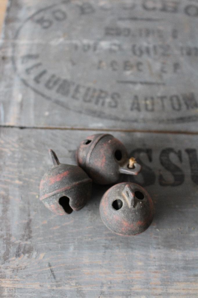 Oude bellen in mooi geleefde tinten *Pronck & Praal*, Antiek en Kunst, Curiosa en Brocante, Ophalen of Verzenden