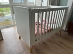 Kidsmill Sixties Babybed Ledikant Wit / Naturel 60 x 120 cm, Ophalen, Zo goed als nieuw, Ledikant