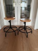 Set van 2 industriële verstelbare labkrukken – hout & metaal, Huis en Inrichting, Barkrukken, Ophalen, Gebruikt, In hoogte verstelbaar