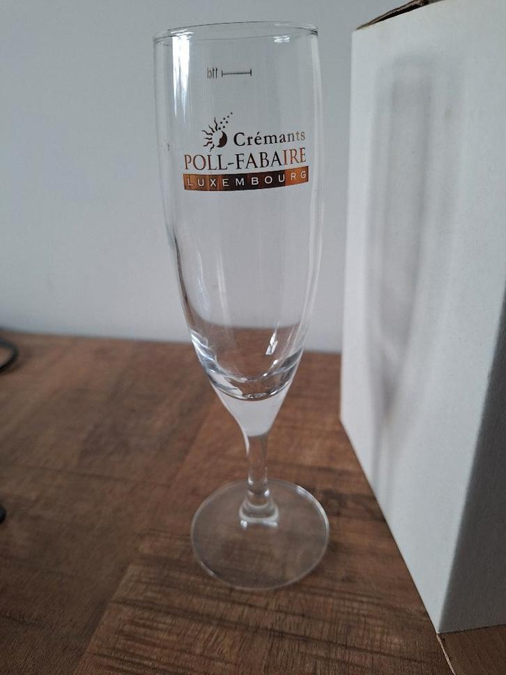 6 glazen Poll-Fabaire Crémants Luxembourg 18 cm., Huis en Inrichting, Keuken | Servies, Zo goed als nieuw, Glas of Glazen, Overige stijlen