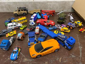 Diverse speelgoed auto’s, vrachtwagens, helicopters, etc. beschikbaar voor biedingen