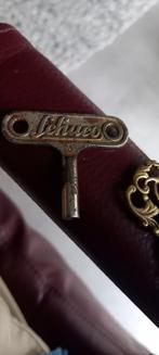 2 ZEER OUDE SLEUTELS DE KLOK SLEUTEL VAN SCHUCO IS NERGENS T, Antiek en Kunst, Antiek | Gereedschap en Instrumenten, Ophalen of Verzenden