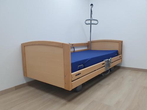 Elektrisch instelbaar hoog-laag bed van FMB - Gratis bezorgd, Diversen, Verpleegmiddelen, Zo goed als nieuw, Ophalen of Verzenden