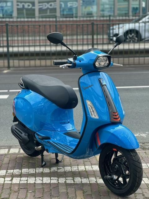 Vespa SPRINT S 2025 NIEUW MODEL 45KM INCLUSIEF BUNDELPAKKET, Fietsen en Brommers, Brommers | Vespa, Nieuw, Overige modellen