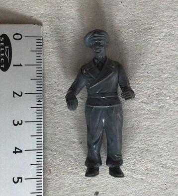 Figuur man 5 cm  beschikbaar voor biedingen