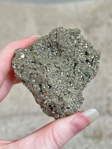 Pyriet edelsteen. beschikbaar voor biedingen