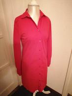 Nikkie blousejurk travelstof rood 32 lange blouse, Kleding | Dames, Jurken, Verzenden, Zo goed als nieuw, Nikkie, Boven de knie