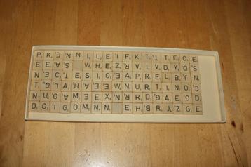 2 sets houten scrabble letters  (204 letters totaal) beschikbaar voor biedingen