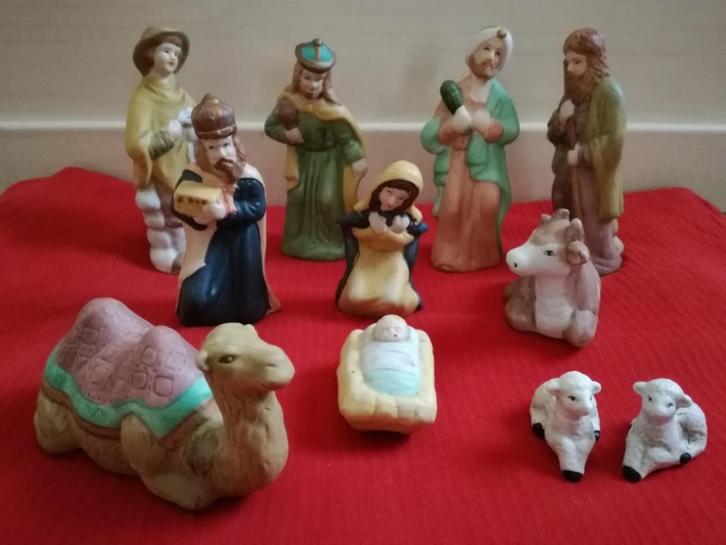 Kerstversieringen 11 stuks kerststalfiguren van Polystone, Diversen, Kerst, Zo goed als nieuw, Ophalen of Verzenden